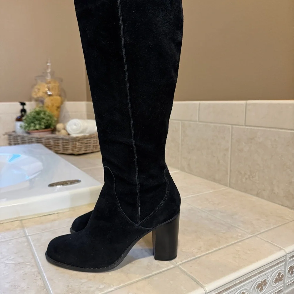 Black suede women’s  Adrienne Vittadini Minuet tall boot.  Size 8 - Picture 8 of 12